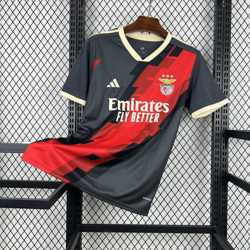 Camisola concept preta e vermelha 2025/2026