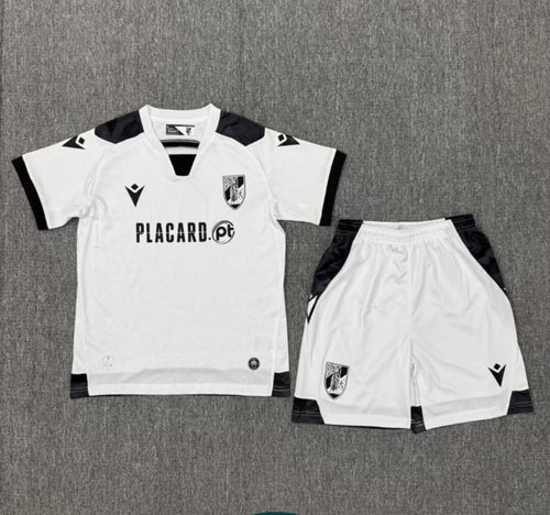 Conjunto infantil Vitória Guimarães principal branca 2025-26