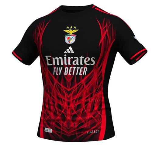 Camisola concept vermelha e preta com símbolo AS CORES 2025/2026