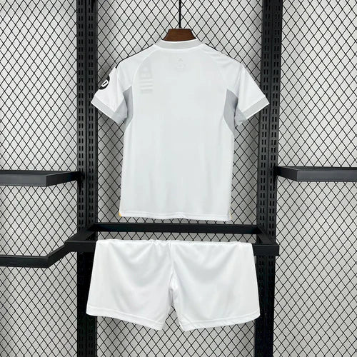 Conjunto Infantil Real Madrid home branco 2025/2026
