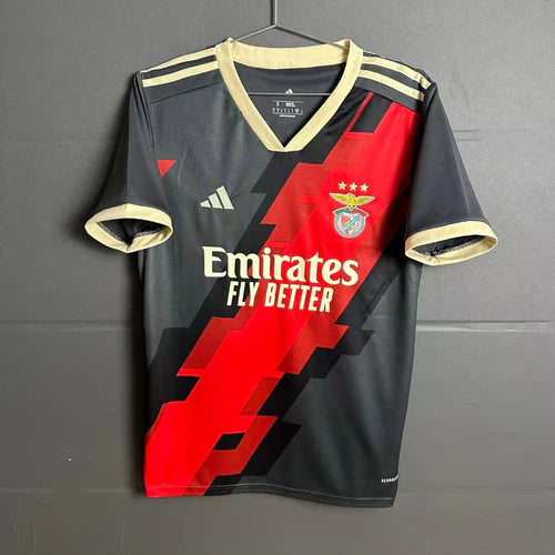 Camisola concept preta e vermelha 2025/2026