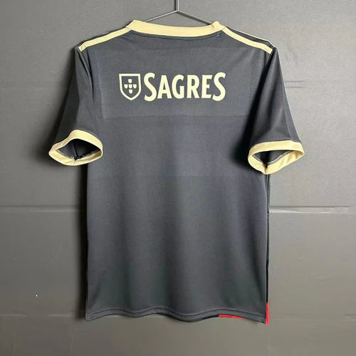 Camisola concept preta e vermelha 2025/2026