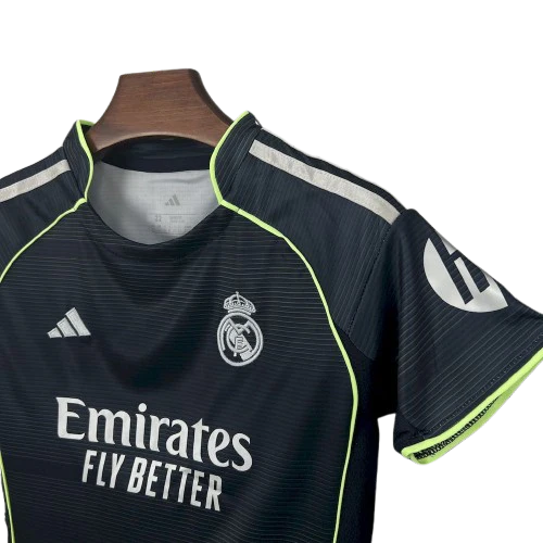 Conjunto Infantil Real Madrid alternativo 2025/2026