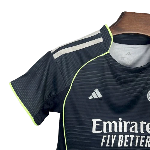 Conjunto Infantil Real Madrid alternativo 2025/2026
